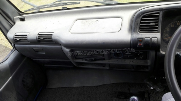 6 ล้อ  ISUZU  รุ่น  NKR71LY    4 สูบ   เทอร์โบ  130  แรงม้า จดทะเบียนปี 2548