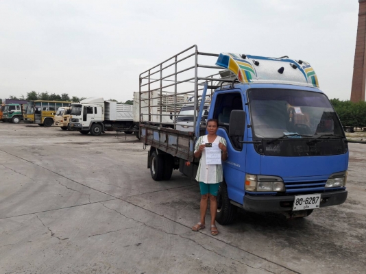 6 ล้อ  ISUZU  รุ่น  NKR71LY    4 สูบ   เทอร์โบ  130  แรงม้า จดทะเบียนปี 2548