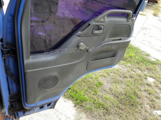 6 ล้อ  ISUZU  รุ่น  NKR71LY    4 สูบ   เทอร์โบ  130  แรงม้า จดทะเบียนปี 2548