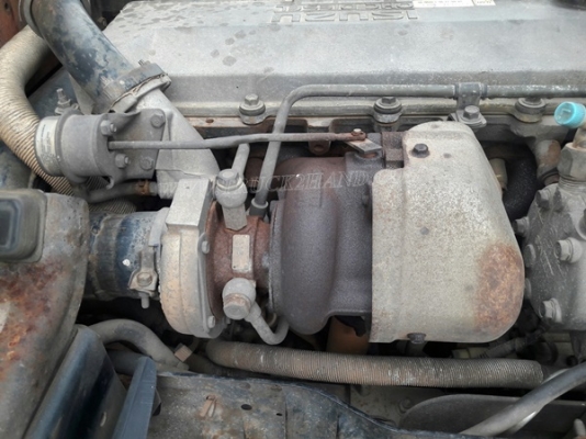 6 ล้อ  ISUZU  รุ่น  NKR71LY    4 สูบ   เทอร์โบ  130  แรงม้า จดทะเบียนปี 2548