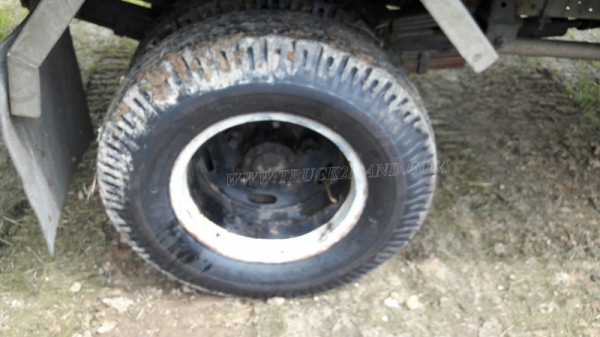 6 ล้อ  ISUZU  รุ่น  NKR71LY    4 สูบ   เทอร์โบ  130  แรงม้า จดทะเบียนปี 2548