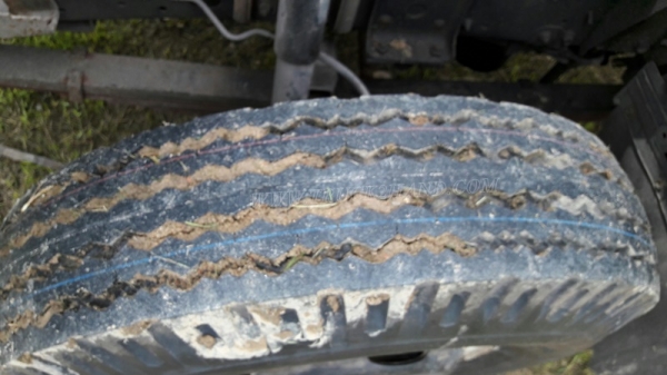 6 ล้อ  ISUZU  รุ่น  NKR71LY    4 สูบ   เทอร์โบ  130  แรงม้า จดทะเบียนปี 2548