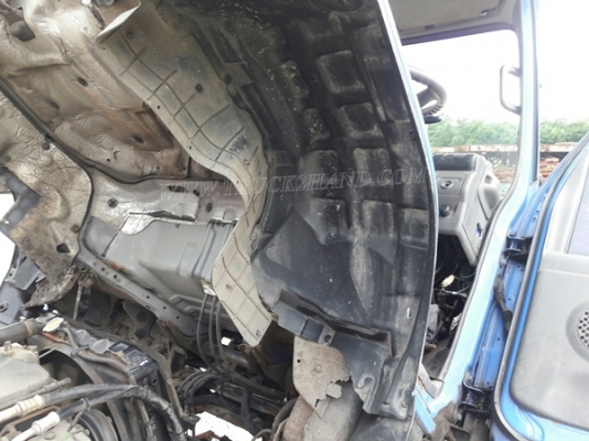 6 ล้อ  ISUZU  รุ่น  NKR71LY    4 สูบ   เทอร์โบ  130  แรงม้า จดทะเบียนปี 2548