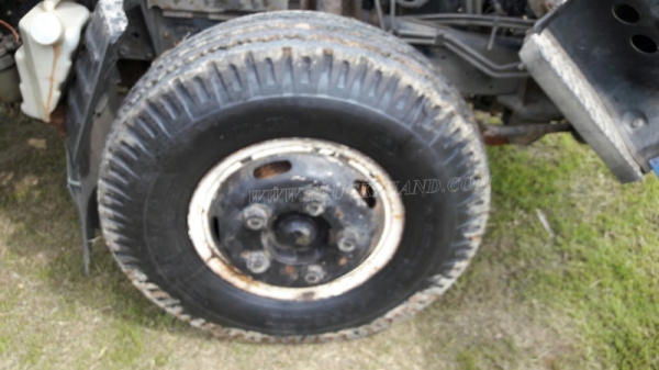 6 ล้อ  ISUZU  รุ่น  NKR71LY    4 สูบ   เทอร์โบ  130  แรงม้า จดทะเบียนปี 2548