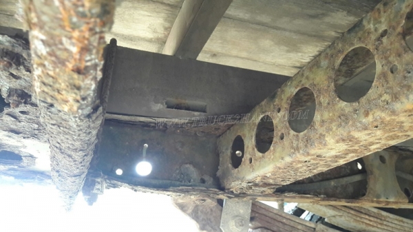 6 ล้อ  ISUZU  รุ่น  NKR71LY    4 สูบ   เทอร์โบ  130  แรงม้า จดทะเบียนปี 2548