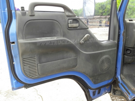 6 ล้อ  ISUZU  รุ่น  NKR71LY    4 สูบ   เทอร์โบ  130  แรงม้า จดทะเบียนปี 2548