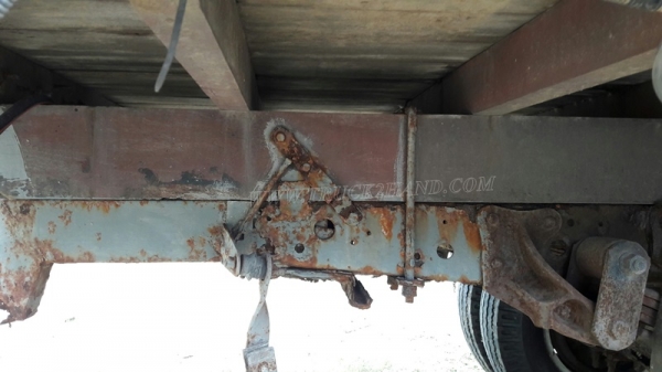 6 ล้อ  ISUZU  รุ่น  NKR71LY    4 สูบ   เทอร์โบ  130  แรงม้า จดทะเบียนปี 2548