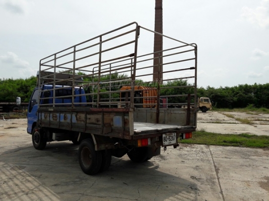 6 ล้อ  ISUZU  รุ่น  NKR71LY    4 สูบ   เทอร์โบ  130  แรงม้า จดทะเบียนปี 2548