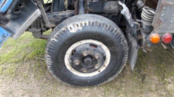 6 ล้อ  ISUZU  รุ่น  NKR71LY    4 สูบ   เทอร์โบ  130  แรงม้า จดทะเบียนปี 2548