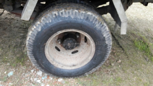 6 ล้อ  ISUZU  รุ่น  NKR71LY    4 สูบ   เทอร์โบ  130  แรงม้า จดทะเบียนปี 2548