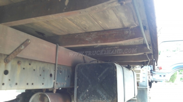 6 ล้อ  ISUZU  รุ่น  NKR71LY    4 สูบ   เทอร์โบ  130  แรงม้า จดทะเบียนปี 2548