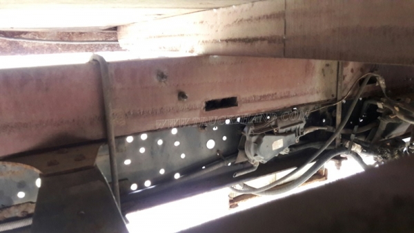 6 ล้อ  ISUZU  รุ่น  NKR71LY    4 สูบ   เทอร์โบ  130  แรงม้า จดทะเบียนปี 2548