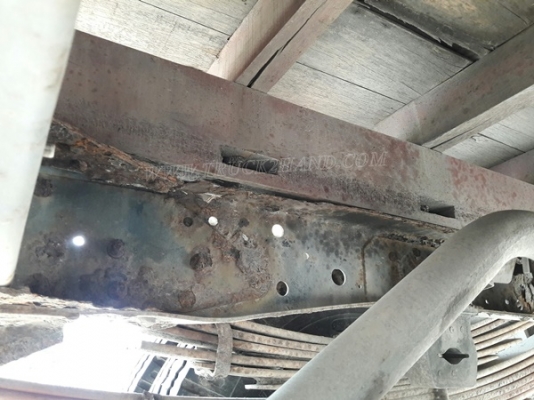 6 ล้อ  ISUZU  รุ่น  NKR71LY    4 สูบ   เทอร์โบ  130  แรงม้า จดทะเบียนปี 2548