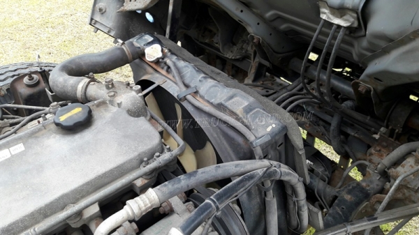 6 ล้อ  ISUZU  รุ่น  NKR71LY    4 สูบ   เทอร์โบ  130  แรงม้า จดทะเบียนปี 2548