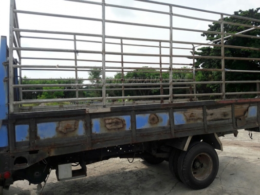 6 ล้อ  ISUZU  รุ่น  NKR71LY    4 สูบ   เทอร์โบ  130  แรงม้า จดทะเบียนปี 2548