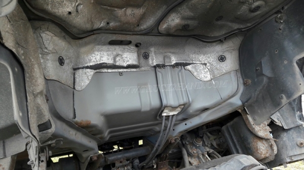 6 ล้อ  ISUZU  รุ่น  NKR71LY    4 สูบ   เทอร์โบ  130  แรงม้า จดทะเบียนปี 2548
