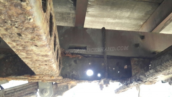 6 ล้อ  ISUZU  รุ่น  NKR71LY    4 สูบ   เทอร์โบ  130  แรงม้า จดทะเบียนปี 2548