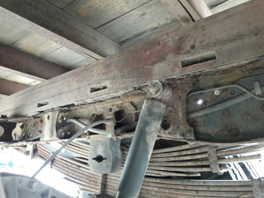 6 ล้อ  ISUZU  รุ่น  NKR71LY    4 สูบ   เทอร์โบ  130  แรงม้า จดทะเบียนปี 2548