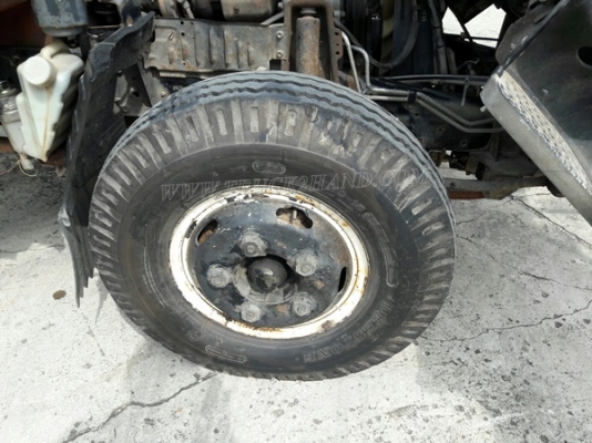 6 ล้อ  ISUZU  รุ่น  NKR71LY    4 สูบ   เทอร์โบ  130  แรงม้า จดทะเบียนปี 2548