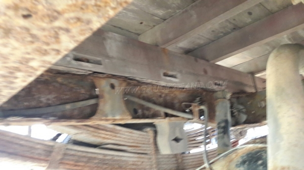 6 ล้อ  ISUZU  รุ่น  NKR71LY    4 สูบ   เทอร์โบ  130  แรงม้า จดทะเบียนปี 2548