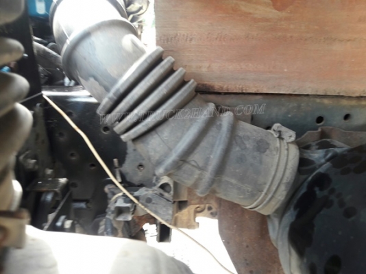 6 ล้อ  ISUZU  รุ่น  NKR71LY    4 สูบ   เทอร์โบ  130  แรงม้า จดทะเบียนปี 2548