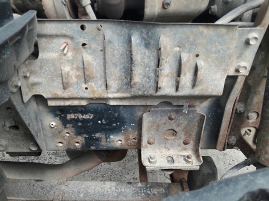 6 ล้อ  ISUZU  รุ่น  NKR71LY    4 สูบ   เทอร์โบ  130  แรงม้า จดทะเบียนปี 2548