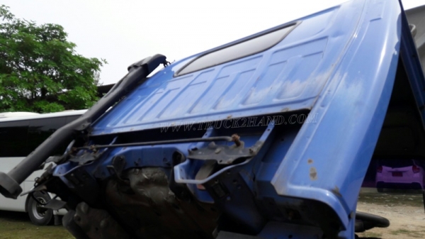 6 ล้อ  ISUZU  รุ่น  NKR71LY    4 สูบ   เทอร์โบ  130  แรงม้า จดทะเบียนปี 2548