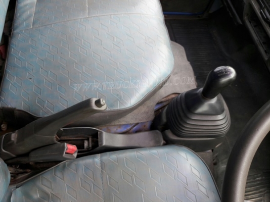 6 ล้อ  ISUZU  รุ่น  NKR71LY    4 สูบ   เทอร์โบ  130  แรงม้า จดทะเบียนปี 2548