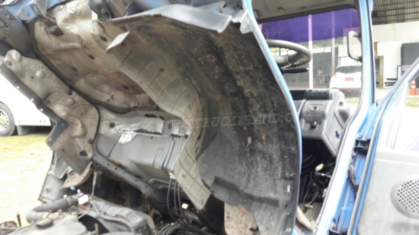 6 ล้อ  ISUZU  รุ่น  NKR71LY    4 สูบ   เทอร์โบ  130  แรงม้า จดทะเบียนปี 2548