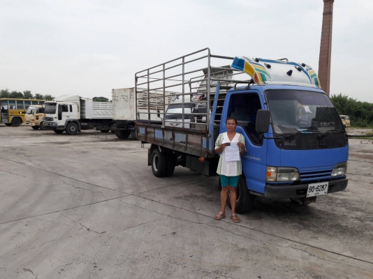 6 ล้อ  ISUZU  รุ่น  NKR71LY    4 สูบ   เทอร์โบ  130  แรงม้า จดทะเบียนปี 2548