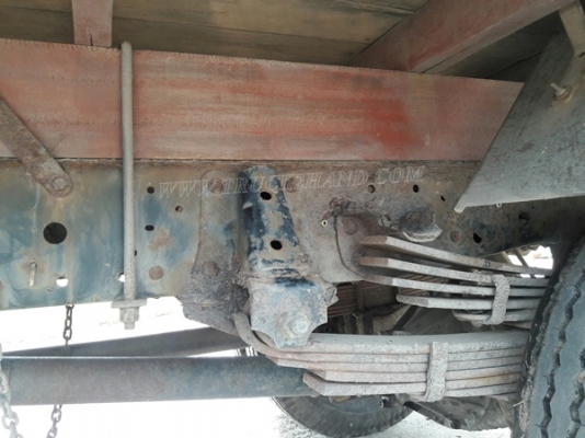 6 ล้อ  ISUZU  รุ่น  NKR71LY    4 สูบ   เทอร์โบ  130  แรงม้า จดทะเบียนปี 2548