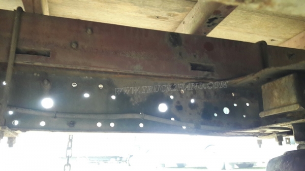 6 ล้อ  ISUZU  รุ่น  NKR71LY    4 สูบ   เทอร์โบ  130  แรงม้า จดทะเบียนปี 2548