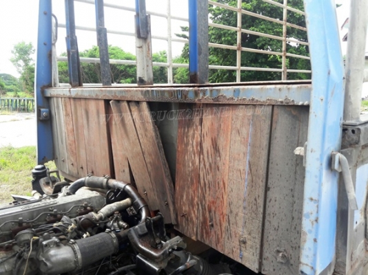 6 ล้อ  ISUZU  รุ่น  NKR71LY    4 สูบ   เทอร์โบ  130  แรงม้า จดทะเบียนปี 2548