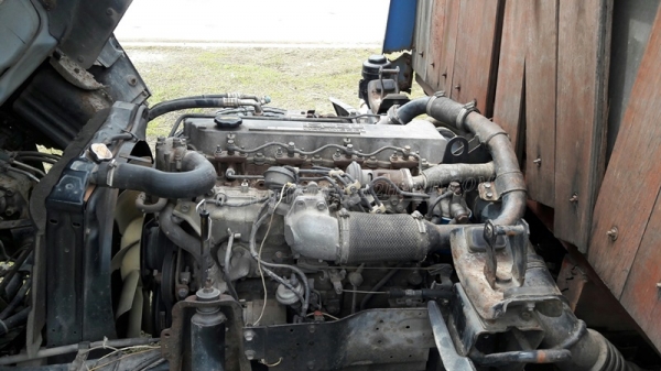 6 ล้อ  ISUZU  รุ่น  NKR71LY    4 สูบ   เทอร์โบ  130  แรงม้า จดทะเบียนปี 2548