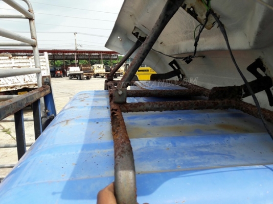 6 ล้อ  ISUZU  รุ่น  NKR71LY    4 สูบ   เทอร์โบ  130  แรงม้า จดทะเบียนปี 2548