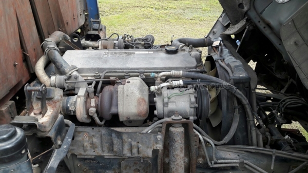 6 ล้อ  ISUZU  รุ่น  NKR71LY    4 สูบ   เทอร์โบ  130  แรงม้า จดทะเบียนปี 2548