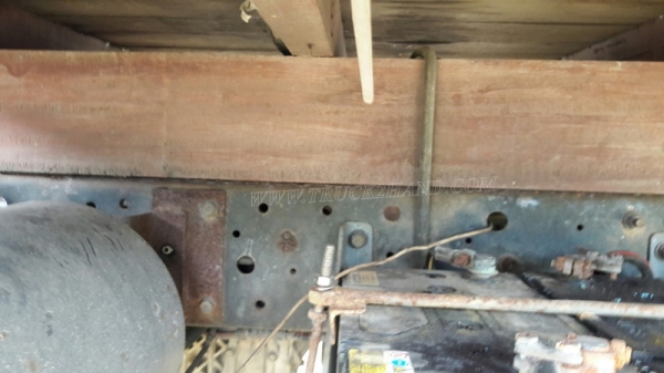 6 ล้อ  ISUZU  รุ่น  NKR71LY    4 สูบ   เทอร์โบ  130  แรงม้า จดทะเบียนปี 2548