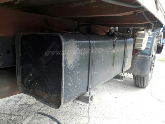 6 ล้อ  ISUZU  รุ่น  NKR71LY    4 สูบ   เทอร์โบ  130  แรงม้า จดทะเบียนปี 2548