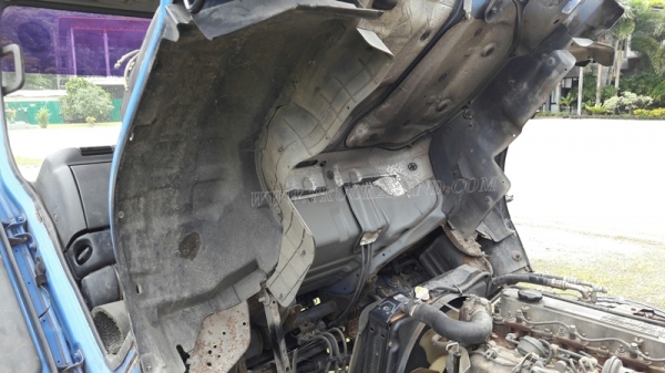 6 ล้อ  ISUZU  รุ่น  NKR71LY    4 สูบ   เทอร์โบ  130  แรงม้า จดทะเบียนปี 2548