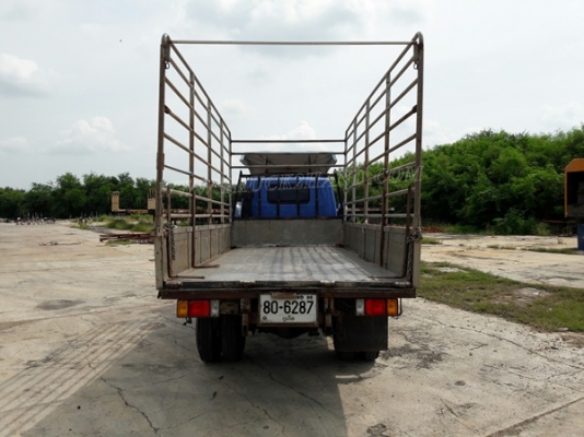 6 ล้อ  ISUZU  รุ่น  NKR71LY    4 สูบ   เทอร์โบ  130  แรงม้า จดทะเบียนปี 2548