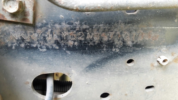 6 ล้อ  ISUZU  รุ่น  NKR71LY    4 สูบ   เทอร์โบ  130  แรงม้า จดทะเบียนปี 2548