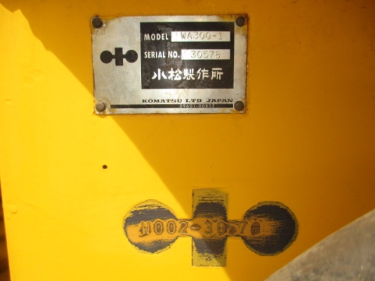 ขายรถตัก KOMATSU WA300-1 สภาพสวยพร้อมใช้งานนำเข้าจากญี่ปุ่น ติดต่อ อำพล 090-9694506/ 080-3031241