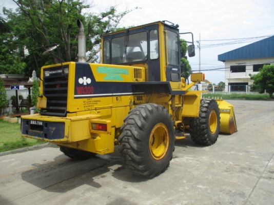 ขายรถตัก KOMATSU WA300-1 สภาพสวยพร้อมใช้งานนำเข้าจากญี่ปุ่น ติดต่อ อำพล 090-9694506/ 080-3031241