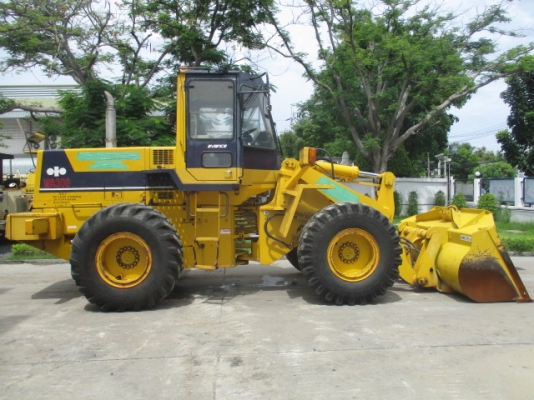 ขายรถตัก KOMATSU WA300-1 สภาพสวยพร้อมใช้งานนำเข้าจากญี่ปุ่น ติดต่อ อำพล 090-9694506/ 080-3031241