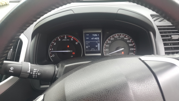 ขายรถกระบะ 4 ประตู ISUZU เกียร์ธรรมดา สีขาว สภาพดีมาก