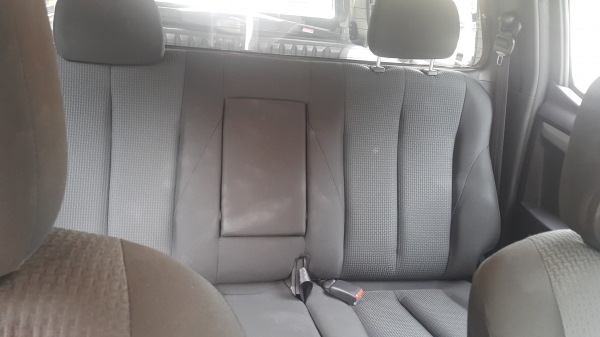 ขายรถกระบะ 4 ประตู ISUZU เกียร์ธรรมดา สีขาว สภาพดีมาก