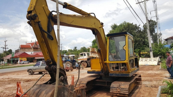 ขาย แบคโฮ KOMATSU PC60-2 เครื่อง ISUZU 4BA1 85 แรงม้า รถใช้งานได้ปกติครับ
