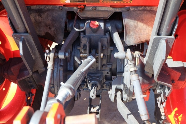 ขายรถไถรุ่น L4708 ดาวน์ 10,000 บาท พร้อมใบมีด ผานพรวน มีเอกสารพร้อมโอน รถสวยพร้อมใช้งาน