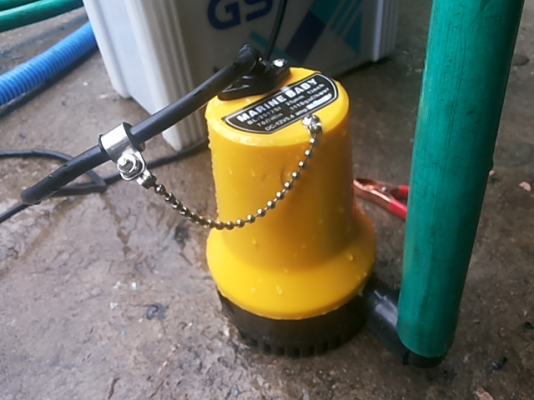 ปั้มน้ำแบบจุ่มใช้แบต12v.50w.แรงๆ(ของใหม่)จัดส่งฟรี มีคลิปทดสอบ