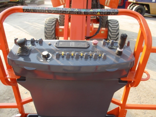 ขายบูมลิฟสภาพพร้อมใช้ JLG600AJ นำเข้าจาก USA สนใจติดต่อ อำพล 090-9694506